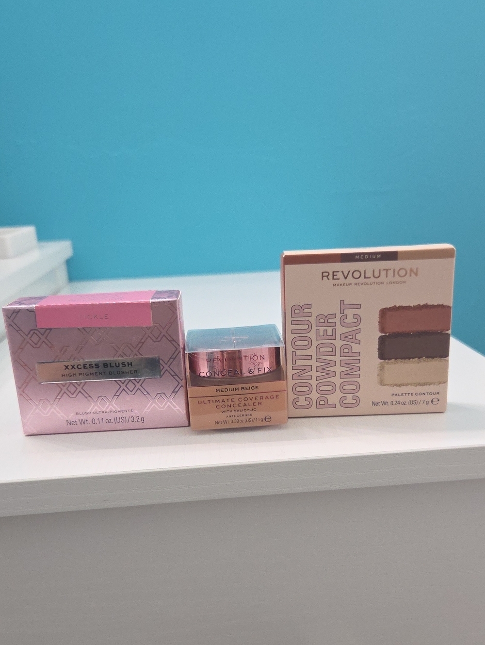 Revolution Blush & Contour Set - Pink Blush and Beige Concealer